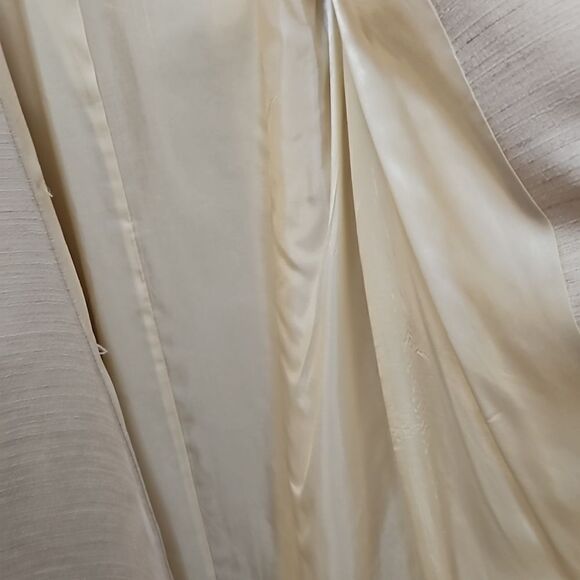 Vintage trench coat. Maker unknown size 12. Lt tan - Picture 4 of 5